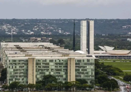 Orçamento de 2027 reserva R$ 2,5 bilhões para novas contratações no serviço público