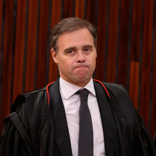 PGR analisa pedido de quebra de sigilo contra instituto ligado a André Mendonça