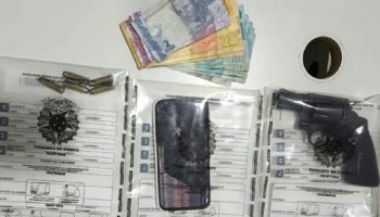 PM apreende arma, munições e dinheiro após denúncia em Bom Jesus da Lapa