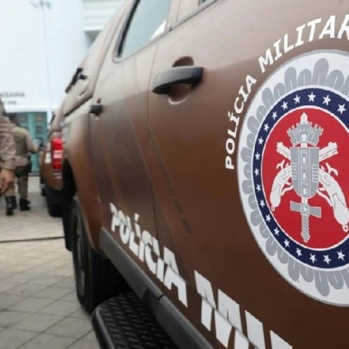 PM detém dois suspeitos e recupera aparelho roubado na orla de Jaguaribe
