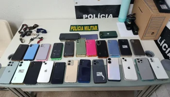 Polícia apreende 26 celulares e detém nove suspeitos de fraudar preços em app de corrida no Cumbuco