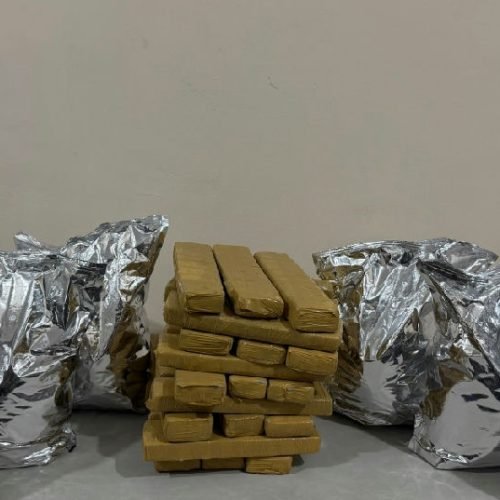 Polícia Militar prende suspeito de tráfico com grande quantidade de drogas em Salvador