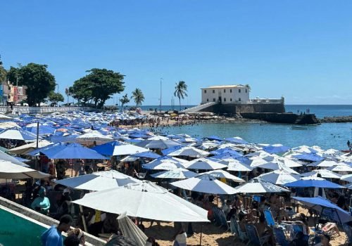 Porto da Barra ganha sistema de boias para isolar banhistas de embarcações