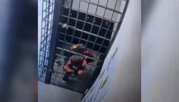 Preso escapa de delegacia em Santa Catarina ao atravessar grades de cela