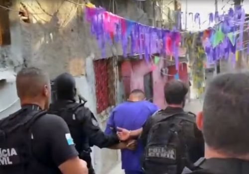 Quadrilha que invadia mansões no Rio é desmantelada com ordens de dentro da cadeia