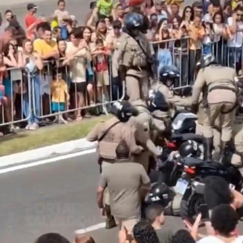 Queda de policiais militares durante desfile de 7 de Setembro na Bahia viraliza