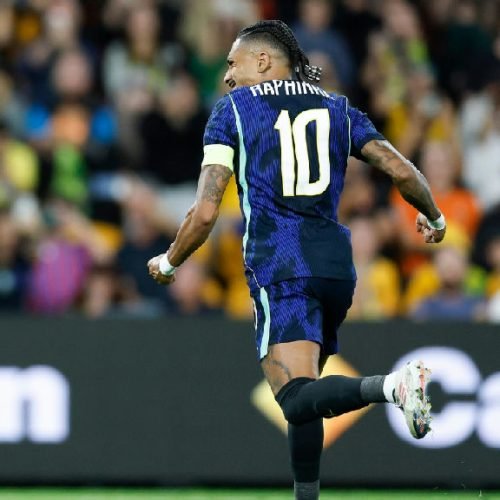 Raphinha mantém sequência de participações em gols pela Seleção e pelo Barcelona