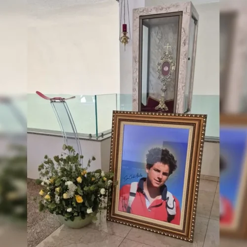 Relíquia de São Carlo Acutis volta a receber fiéis em santuário da Asa Sul após segurança ser reforçada