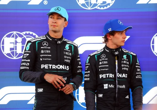 Russell conquista pole em Baku e pressiona liderança de Antonelli na Fórmula 1