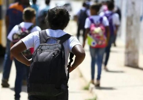Salvador deixa 41% das crianças de até 3 anos fora das creches segundo dados da Pnad-c 2025