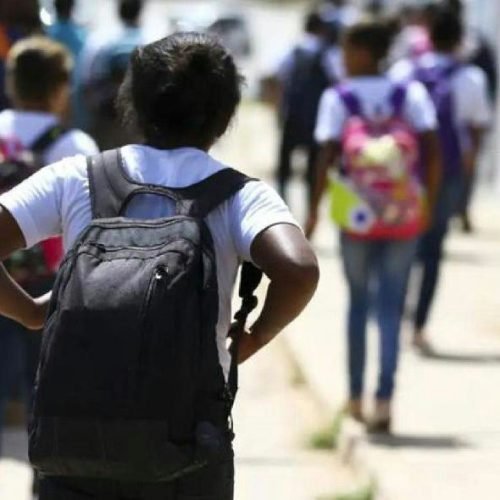 Salvador deixa 41% das crianças de até 3 anos fora das creches segundo dados da Pnad-c 2025