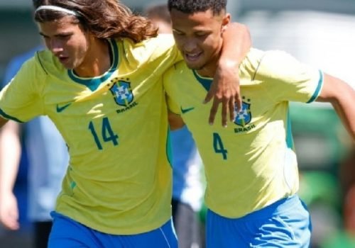 Sandro Diniz, do Vitória, balança a rede na goleada da Seleção Sub-15 sobre o Uruguai