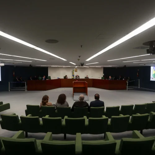 Segunda Turma do STF cancela sessão após decisão de Mendonça sobre diretor da PF