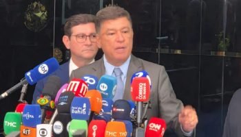 Senador Carlos Viana formaliza novo pedido de impeachment contra Alexandre de Moraes