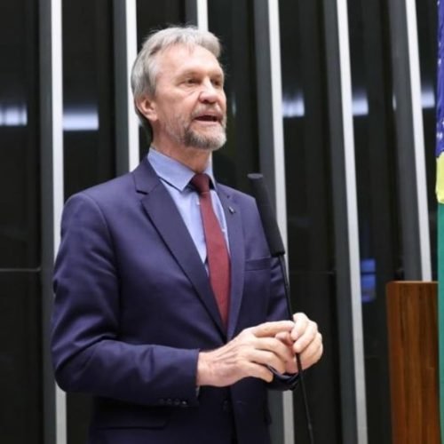 Sessão da Câmara é cancelada após mal-estar de líder do PT durante reunião