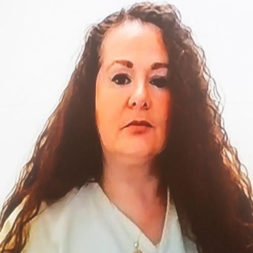 Sobrevivente de injeção letal, Christa Pike apresenta melhora e consegue falar
