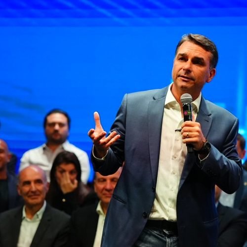 Supremo Tribunal Federal nega existência de mandado contra Flávio Bolsonaro