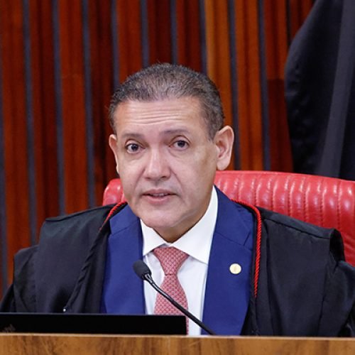 Suspeição de ministro do TSE é solicitada por juristas após decisões em canais políticos