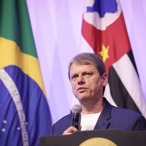 Tarcísio aponta oposição vigilante e critica rumos econômicos do país