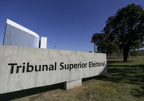Terceirizados do TSE relatam atrasos salariais e irregularidades trabalhistas