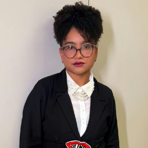 Tia Milena adota novo visual com tranças para estreia no Rock in Rio