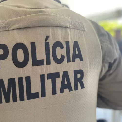 Tiroteio no Arenoso resulta em morte de pedreiro e mulher ferida em Salvador