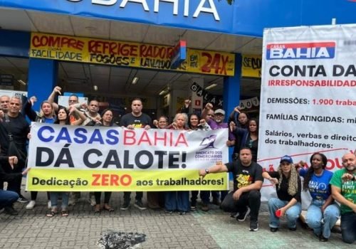 Trabalhadores protestam contra demissões em massa e calote no Grupo Casas Bahia