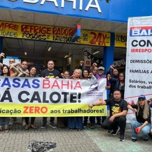 Trabalhadores protestam contra demissões em massa e calote no Grupo Casas Bahia