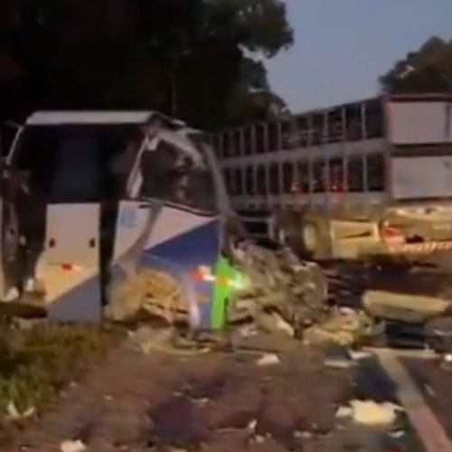 Tragédia na Br-373: colisão entre micro-ônibus e carreta deixa 23 mortos no Paraná