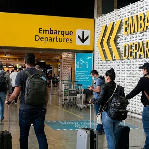 Troca de tiros entre Polícia Federal e suspeitos marca tarde no Aeroporto de Guarulhos