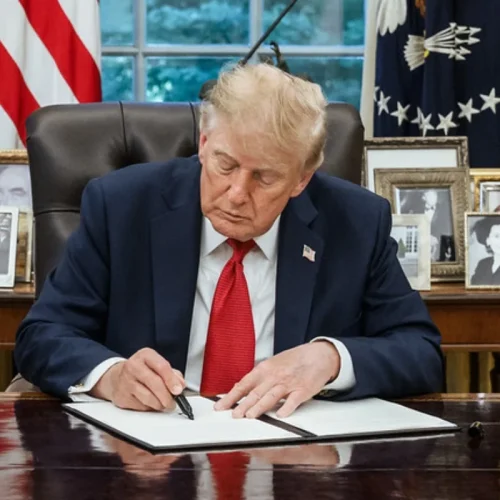 Trump oficializa exploração de recursos naturais e expansão militar na Groenlândia