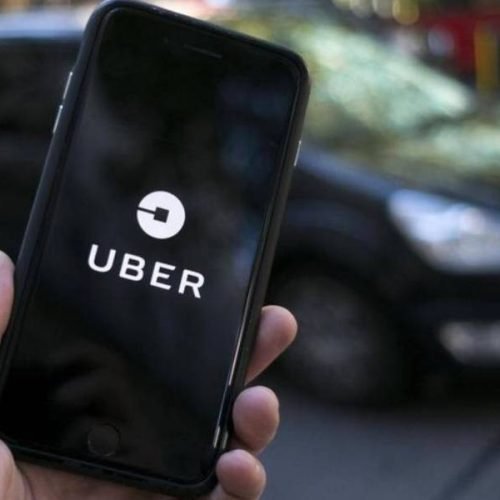 Uber é condenada a pagar indenização milionária após morte de passageira nos Estados Unidos