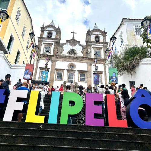 Vans gratuitas conectam Estação Campo da Pólvora ao Pelourinho durante a Flipelô