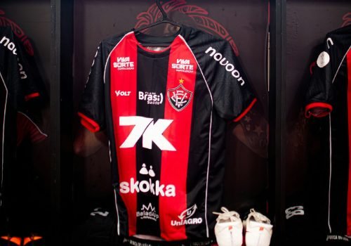 Vitória enfrenta crise no elenco após lesões de Mateus Silva e Caíque Gonçalves