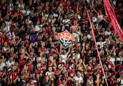 Vitória goleia Athletico-pr por 4 a 0 e avança para as quartas da Copa do Brasil