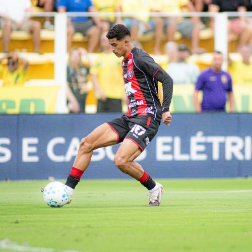 Vitória planeja venda de jogadores para equilibrar finanças após saída de patrocinadores