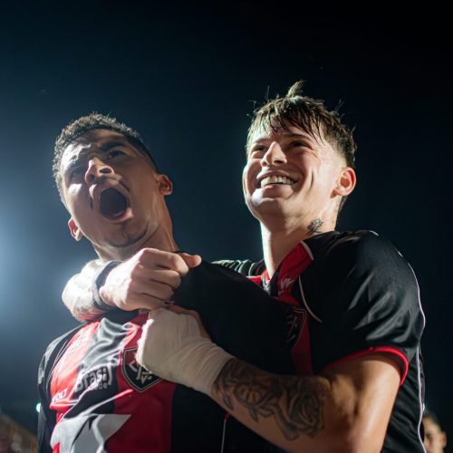 Vitória supera Grêmio no Barradão e encerra sequência negativa no Brasileirão