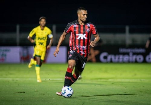 Vitória tem rescisão indireta de Lucas Braga confirmada pela Justiça do Trabalho