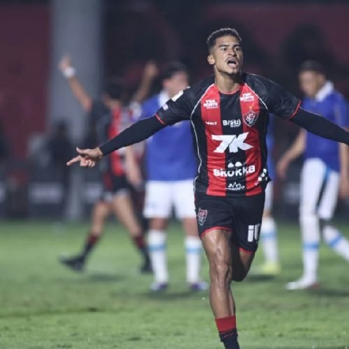 Vitória vence Grêmio no Barradão e amplia distância da zona de rebaixamento