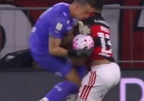 Zagueiro Danilo sofre fraturas na mandíbula após choque em clássico